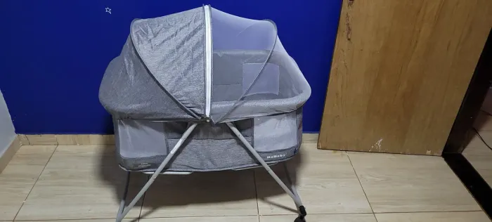 Berço Moisés portátil com balanço e mosqueteiro até 9Kg da Kababy