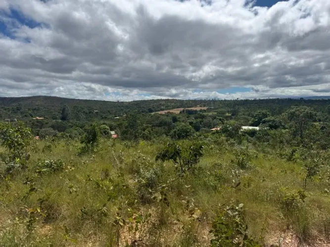 Chácara 3800², conta com uma bela vista,área verde e a 7,5 km da MG10.