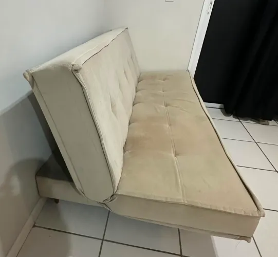 Vendo sofá cama muito confortável em excelente estado. Motivo: mudança.