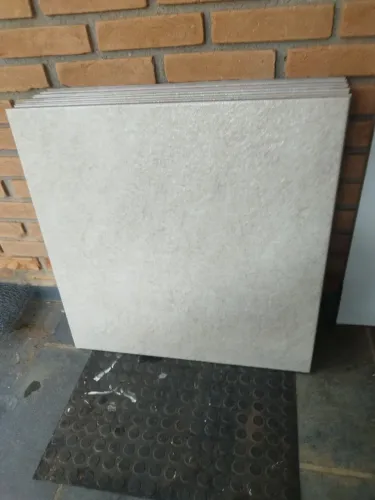 Piso aderente 58x58cm