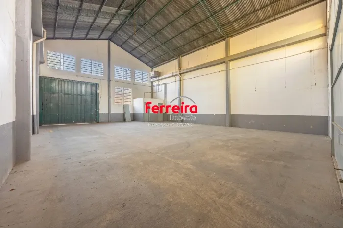 Galpão/Depósito/Armazém para Aluguel no bairro São Geraldo com 338 m² de Área Útil