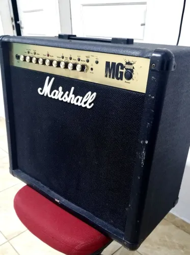 Amplificador de Guitarra Marshall MG100 FX