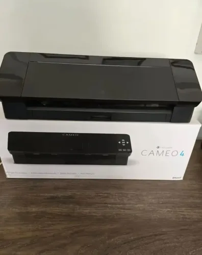 Silhouette Cameo 4 Preta