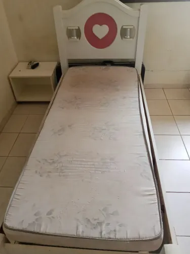Cama solteiro e auxiliar