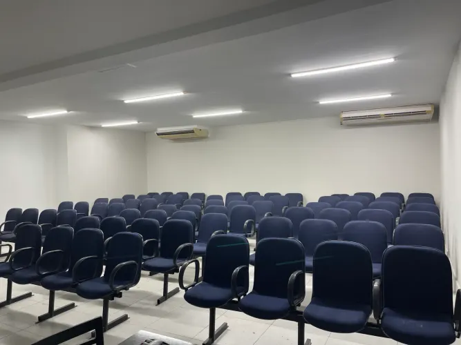 ALUGO ESPAÇO COM 70m2 na 13 de Julho