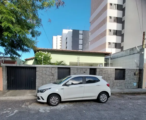 Casa, Dionísio Torres, Próximo Batalhão do Corpo de Bombeiros da Rua Tibúcio Cavalcante.