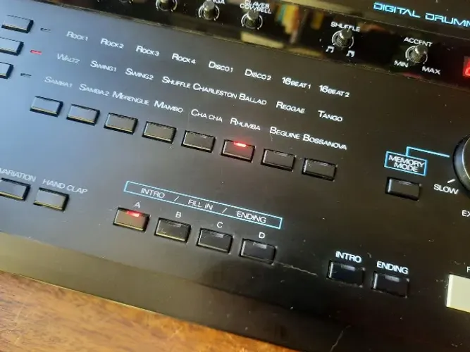 Bateria de ritmo digital pré-programada Roland digital drummer cr 1000. Produto raro !