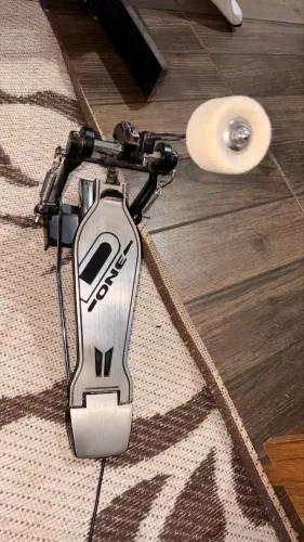 Vendo 2 pedais para bumbo de bateria