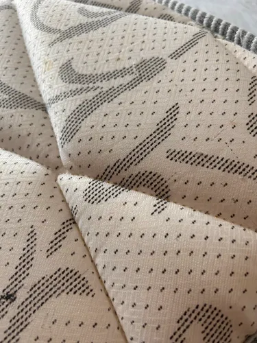 Cama semi nova de solteiro 