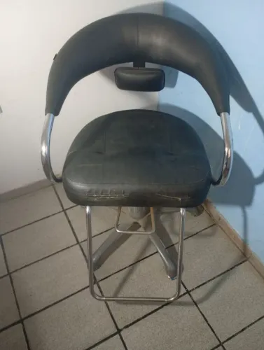 Cadeira hidráulica para salão + Carrinho auxiliar organizador com rodinha.