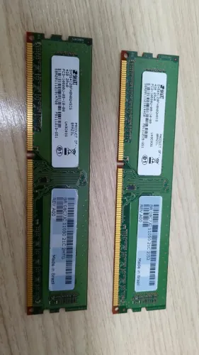 Memória RAM PC3-10600U 4GB 2Rx8 Desktop