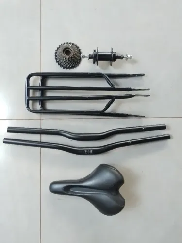 Kit bike: guidão, câmbio tras., bagageiro, cassete 7 tras., cubo tras., selim