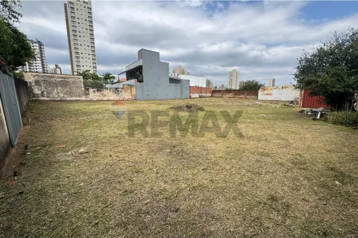 Terreno para locação de 850m² - Próximo a Av. Carlos Botelho - R$ 9.400,00