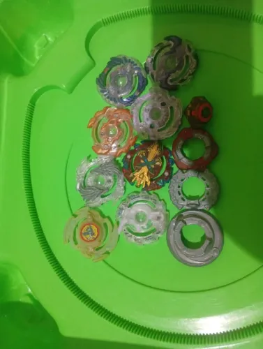 Lote de Beyblade burst