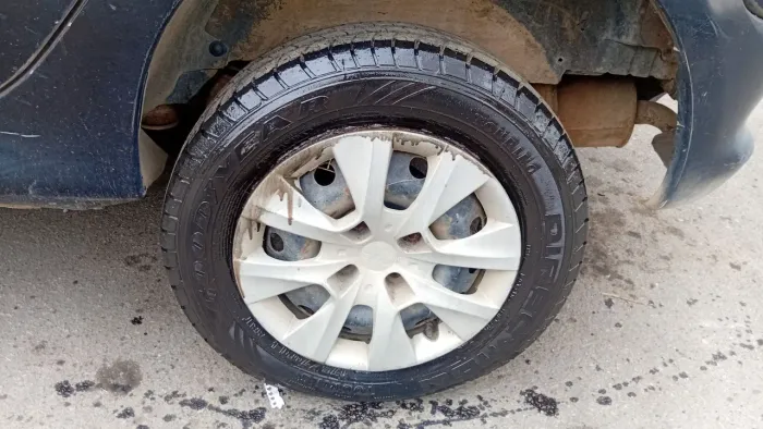 Roda de ferro com peneu semi novo aro 14