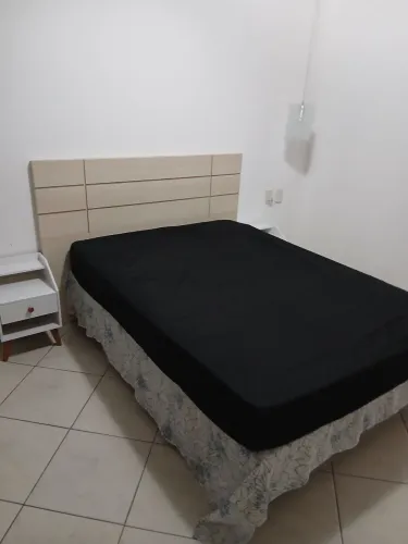 Cama de casal box + Duas mesas de cabeceira