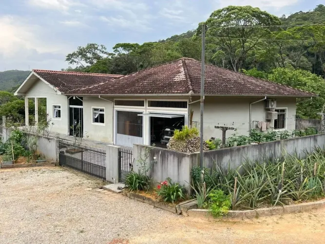 Sítio 4,1ha com 02 casas em alvenaria e 01 galpão na Colônia Santana - São José