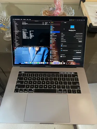 MacBook Pro 15? 2018 I7 16 RAM 512 SSD SILVER GRAY