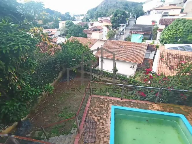 Maravilhosa mansão em Fradinhos, com 4 quartos sendo 3 suítes e 3 vagas de garagem, locali
