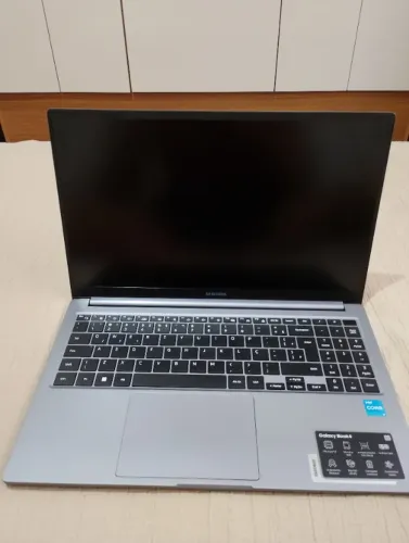 Vende-se Notebook Galaxy book 4