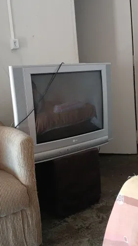 Tv de tubo retirada de peça