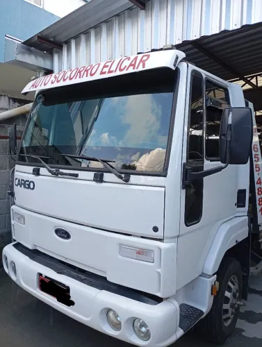 Caminhão Guincho Ford Cargo 815 com Plataforma de 6.50 com as delta.......................