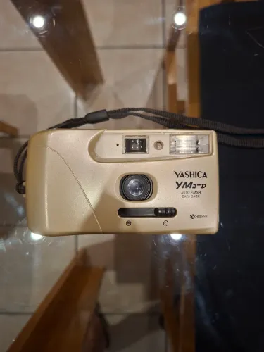 Câmera Analógica Yashica YM2-D