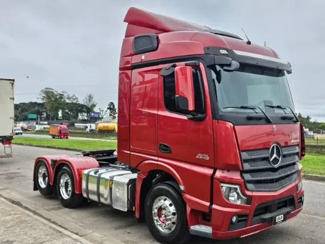 Mb Actros 2548 6x2 Ano 23 Baixo km 200 mil km Euro 5 Automático Beliche Rodas Alumínio