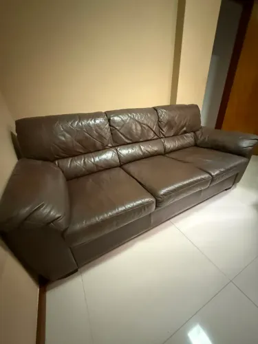 Sofá em couro legítimo