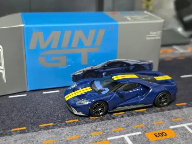 Ford GT - MiniGT