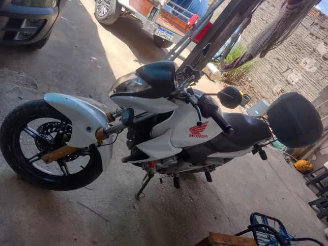 Moto muito boa, só o painel digital que tem uma várias
