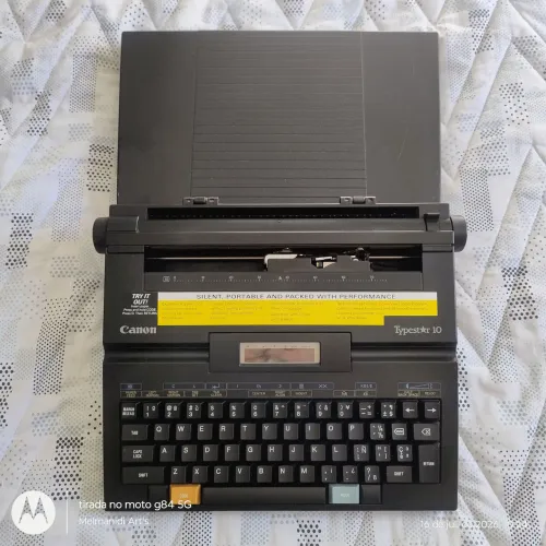 Máquina de escrever Canon Typestar10-ii