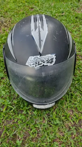 Capacete Pro Tork Tam 60 em Bom Estado R$ 20,00