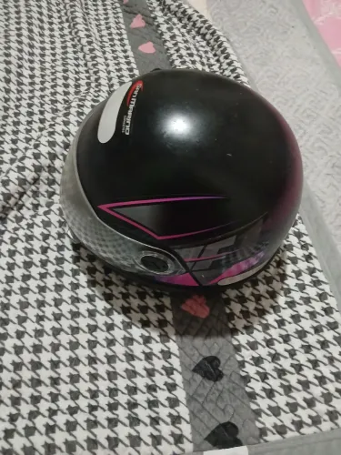Vende-se um capacete