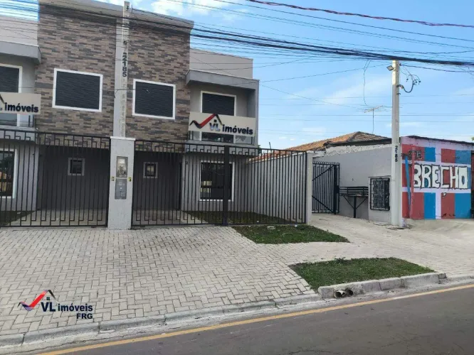 Sobrado á venda com 3 quartos no bairro Sítio Cercado em Curitiba - PR