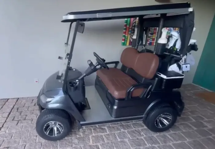 Carrinho de 2 lugares usado