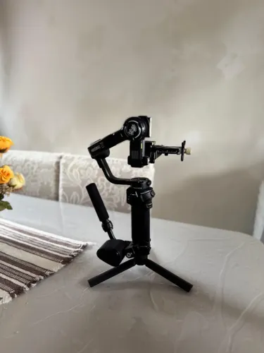 Estabilizador Gimbal Zhiyun Weebil 3S (apenas o estabilizador, tripé e bases)