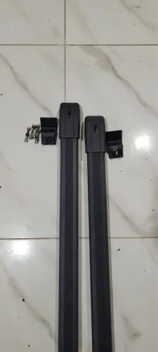 par de racks travessas de teto genéricos - Usado