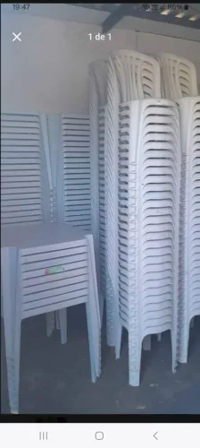 Jogo de mesa e cadeira de plástico 