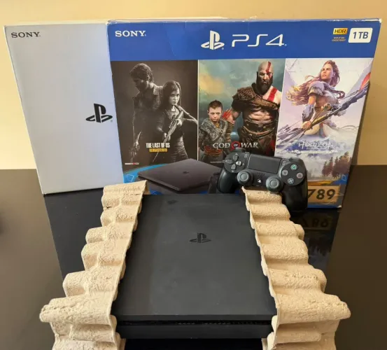 Vendo Ps4 Slim 1tb D-E-S-B-L-O-Q-U-E-A-D-O 25 Jogos leia a descrição