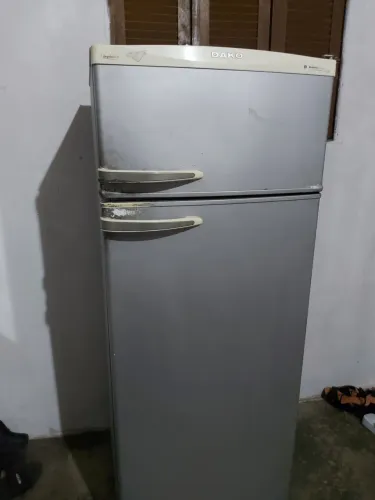 Vende - se geladeira dako