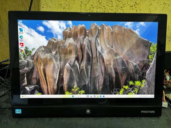 Computador all in one Positivo Master u1500 i5 3360m 8/120 Tela 23.5 FHD