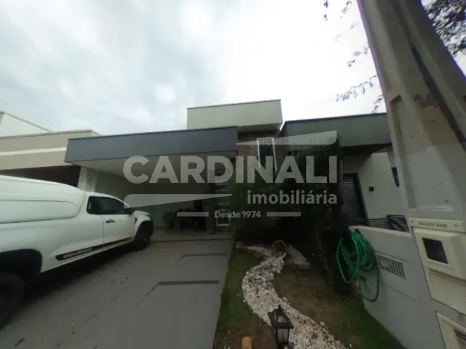 Linda casa em condomínio, com área de lazer completo e localização privilegiada.