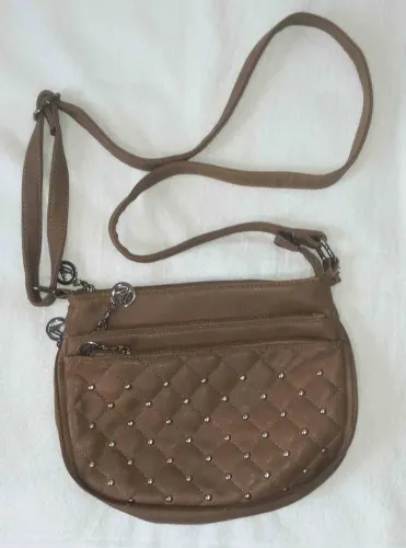 Bolsa Feminina com tachas marrom Victtoria Voice
