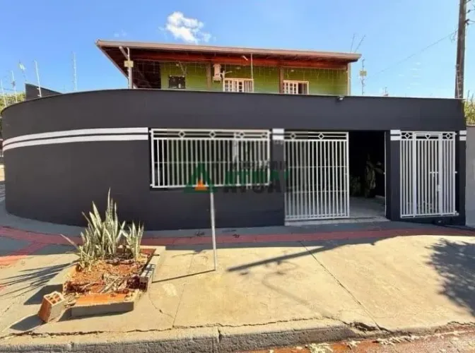 SOBRADO COM 3 QUARTOS SENDO UMA SUÍTE A VENDA NA REGIÃO SUL DE LONDRINA.