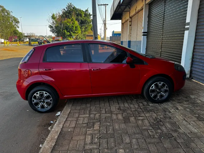 Fiat Punto Attractive 1.4 Fire Flex 8V 5P 2013
