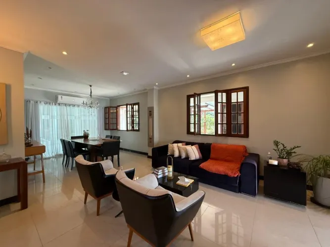 Casa c/2 pavimentos, 3 suítes, garagem no Condomínio GreenVille 2 