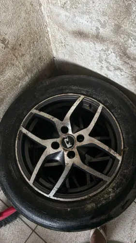 Vendo 3 rodas 15 com pneus