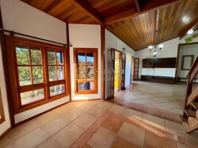 Casa à venda de 250m² | 03 dormitórios, sendo 01 suíte e 02 vagas de garagem | Recanto San