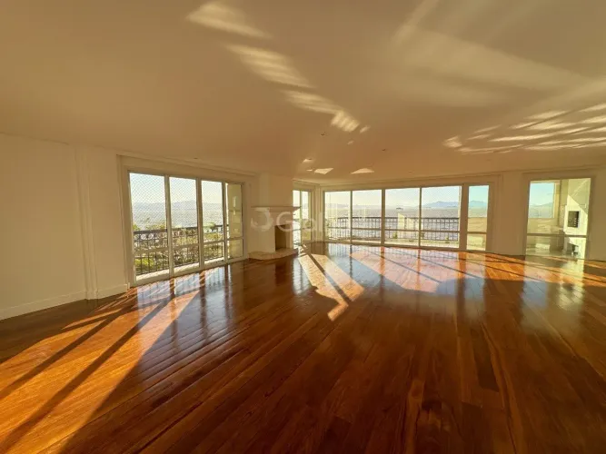 Apartamento com 4 suítes e 316m² privativos na Beira-Mar Norte, Florianópolis